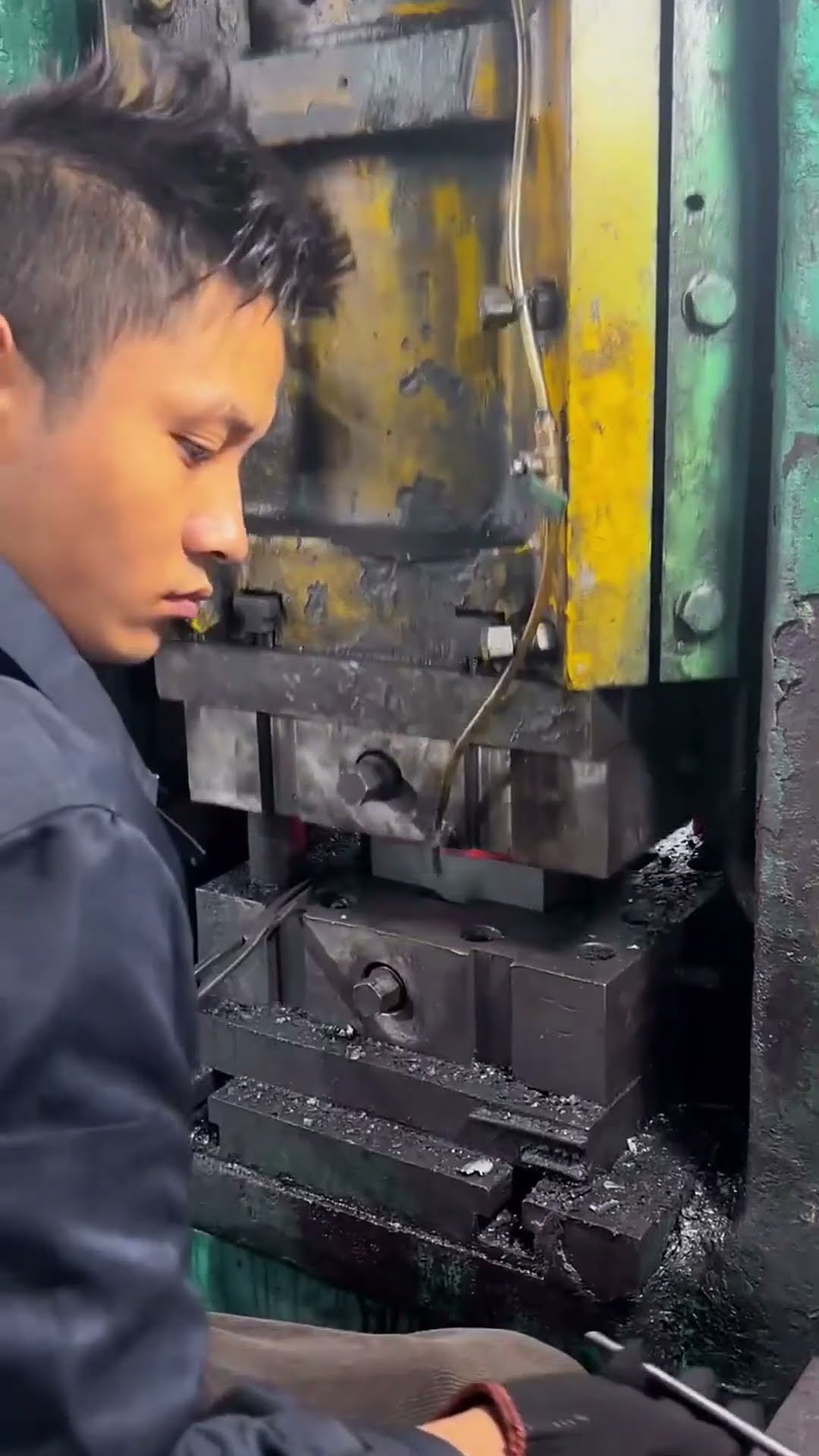 Forging tee wool process- Good tools and machinery make work easy