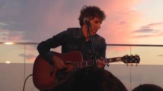 Video thumbnail of "Una calle de París - Mikel Erentxun - Live the roof - Barcelona"