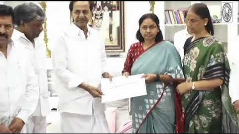 @RIASATTV #BRS Partijvoorzitter Sri K. Chandrashekhar Rao overhandigde het B-formulier