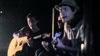 Video thumbnail of "Cementerio de Elefantes - Otoño en Quito (Versión Acústica)"