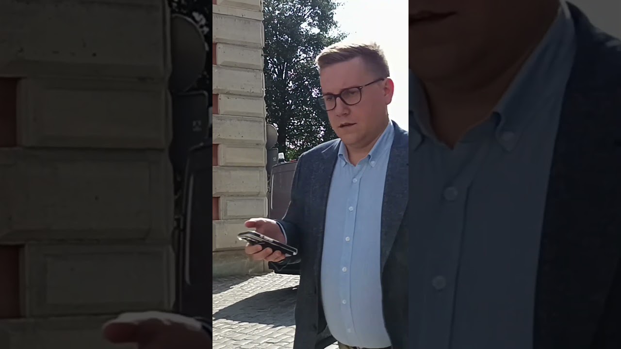 ¿Quieres sentir el ambiente real del casco antiguo de Varsovia? 🎥✨