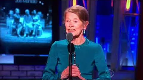 Glenda Jackson receives Tony Award for Leading Act...