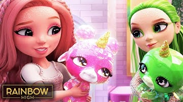 Bella’s First Rainbow World Lesson 🌈 | Rainbow High Clip