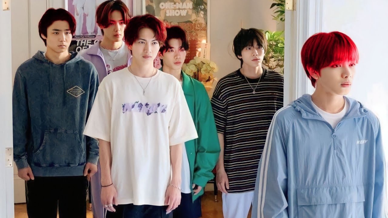 بنت بيتنمروا عليها علشان حلمها تكون فرقه من طلابها الفاشلين فبتقرر تصدمهم وتخليهم مشهورين ملخص مسلسل