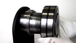 Mounting spherical roller bearing on an adapter sleeve by measuring the lock nut tightening angle