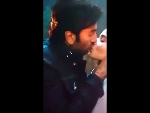 Ranveer Kapoor and Alia Bhatt  kissing moment in brahmastra movie  shorts