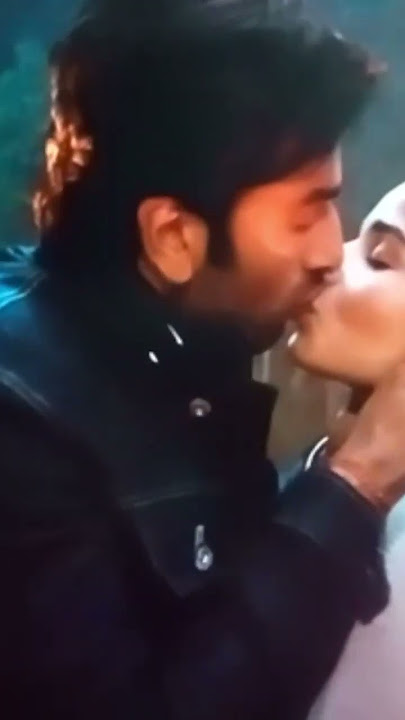 Ranveer Kapoor and Alia Bhatt || kissing moment in brahmastra movie #shorts