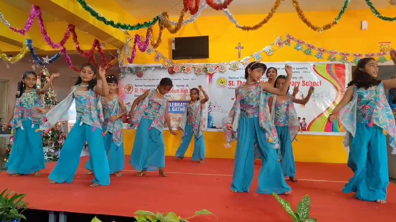 4th std dance performance St.Thomus English Medium High school Navanagar Hubli.