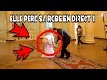 Elle perd sa robe et se retrouve nu 