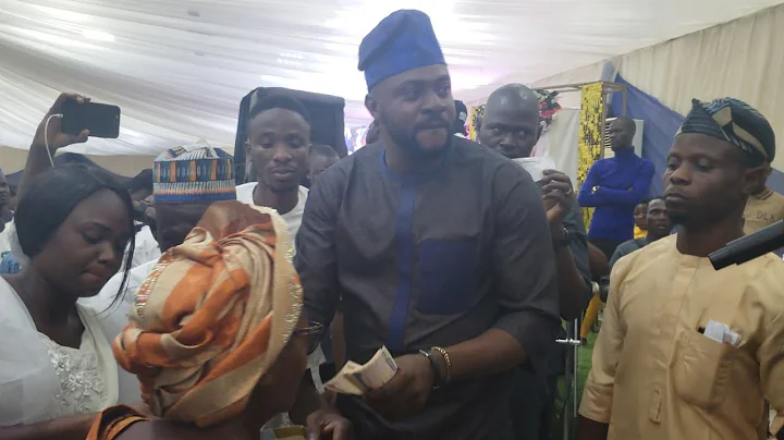 ODUN ADEKOLA EXPRESS SO MUCH JOY AS HE DANCE AND SPRAY MONEY @MUM 70TH BIRTHDAY PARTY