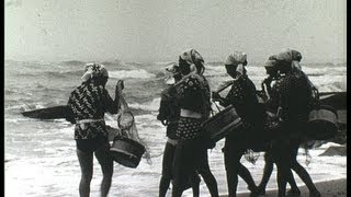 Japan:  Ama divers 60 years ago 海女