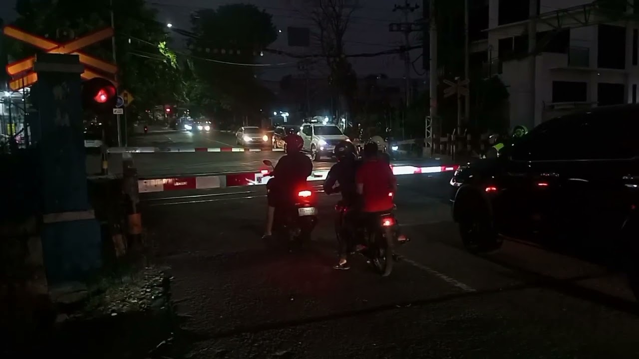 Update lampu Palang ganti model led . Perlintasan kereta api Jpl 114 Solo Jebres, REVISITED