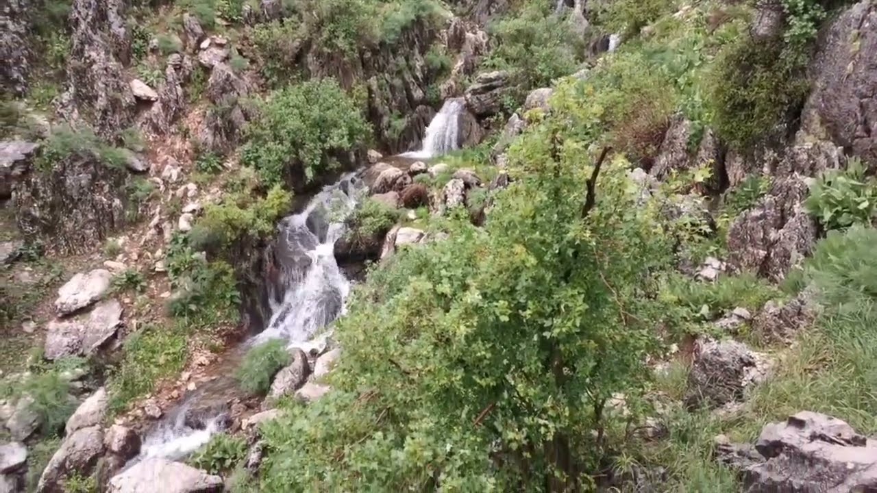 طبیعت بهاری روستای دزلی اورامان/با صدای سلام نوینی
