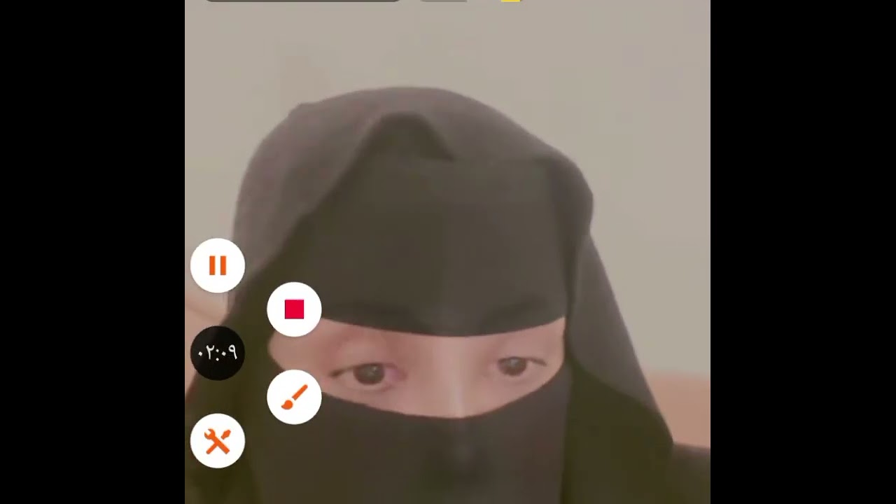 قاعد يلحس استي