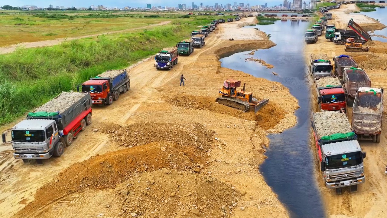 OMG!LandSlide!!Crazy Hard Work Of Bulldozer Pushing Stones Bury The Side Of Lake With 25T Dump Truck