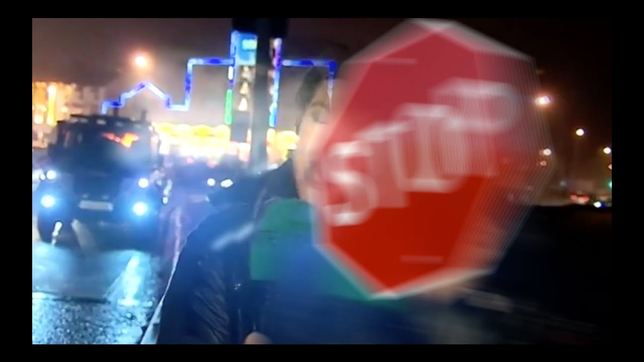 Reporter hit by stop sign during live tv. - YouTube