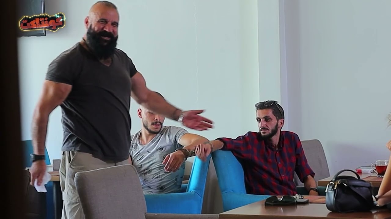 ساحر بالاسم بس  عملن سحر ومابيعرف يفكو ياحرام الشب شو صار فيه