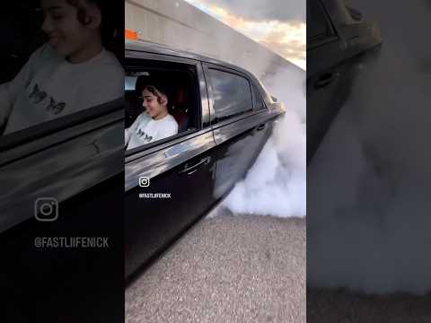 I LET MY LITTLE SISTER DO BURNOUT IN A REDEYE JAILBREAK 300😎 #viral #cars #mopar #burnout