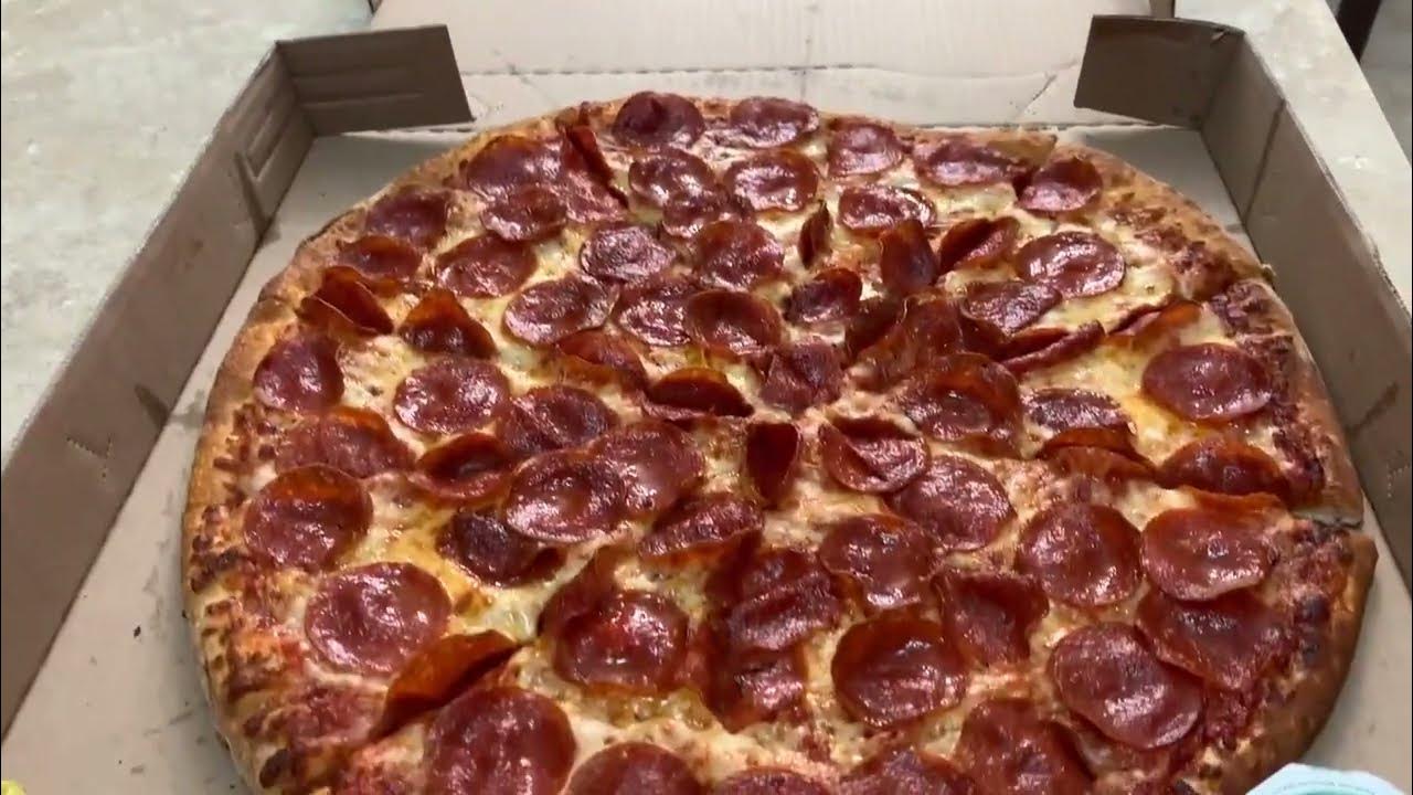 How Big Is A Shaqaroni Pizza Shaq-a-Roni pizza Papa John's - YouTube