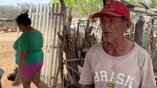 Homem que vivia isolado no meio dessa mata , mais conheceu essa menina de 22 anos , e hoje é feliz