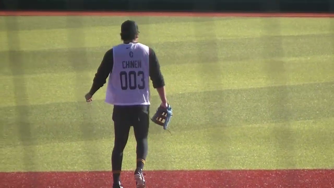 ジャイアンツ新人合同自主トレ 育成ドラフト5位 知念大成がノックを受ける【2026年1月13日 ジャイアンツタウン】