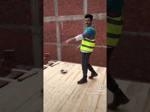 فيديو: السقف الخشبي: العزل ، والتشطيب بأيديهم