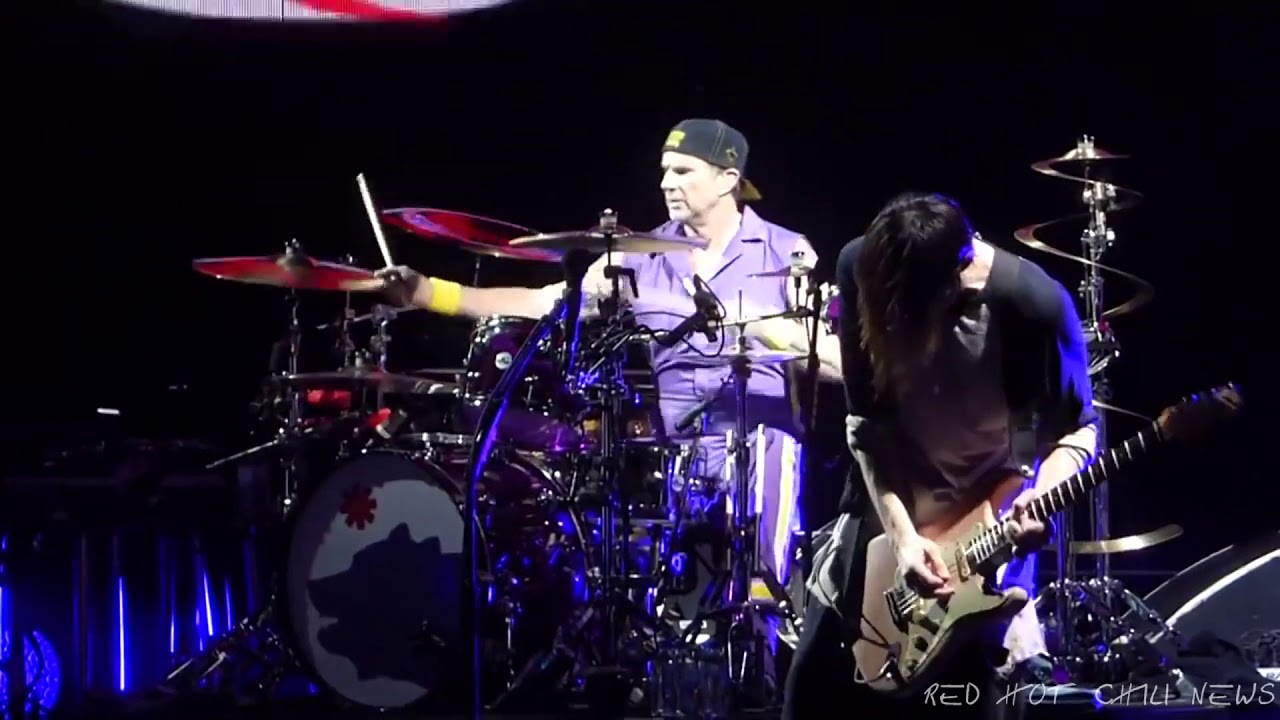 Red Hot Chili Peppers Out In L.A. + Factory Of Faith 13.02.2017 Philadelphia, PA YouTube