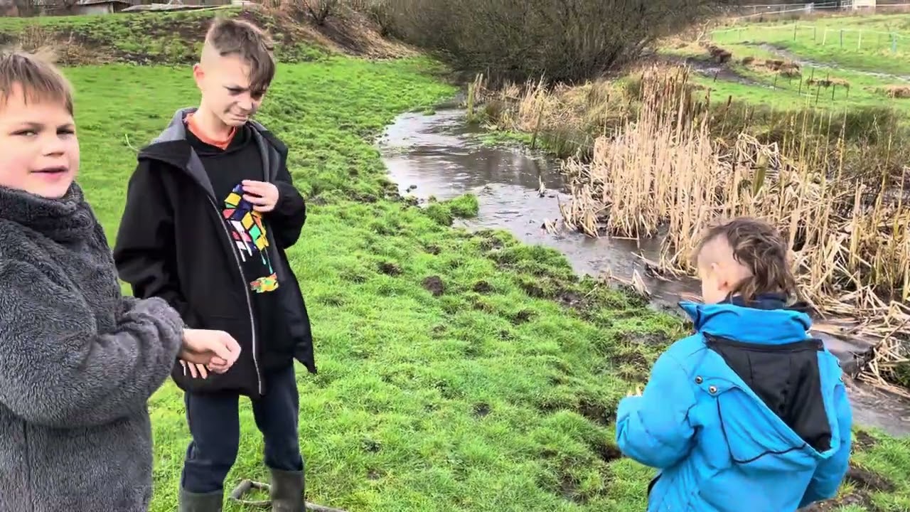 boys find skeleton and 150 year old bottles , bottle digging on victorian tipping site in England !