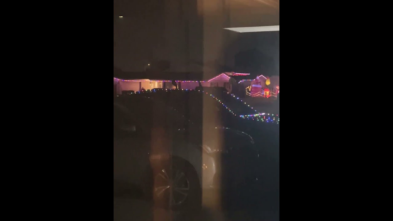 Всегда смотрю на машину свою украшенную. 