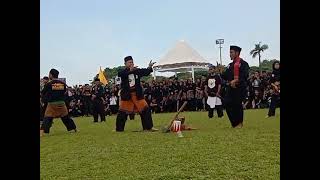 Atraksi debus bpk sugiman dan kang Entis Acara Golok Day