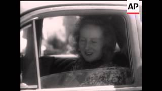 Seretse khama comes to england alone