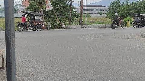 Suasana Menjelang Sholat Jumat Di Jalan Kalimantan