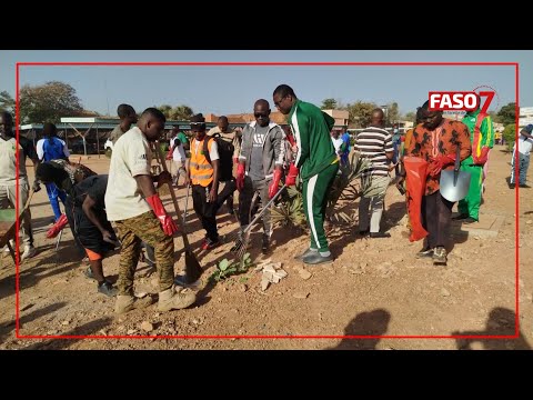 Ouagadougou Fighters From General Baba Sy S Camp Conduct Mana Mana Operations At The Bogodogo 