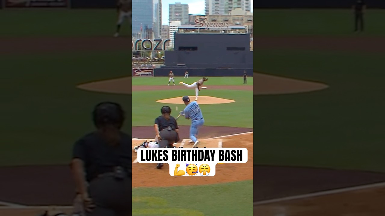 Nathan Lukes lit the candles 🔥 A birthday home run for Lukey 🥳 #MLB #Toronto #BlueJays