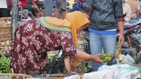 Pasar Bitingan Berlakukan Jaga Jarak Antar Pedagang