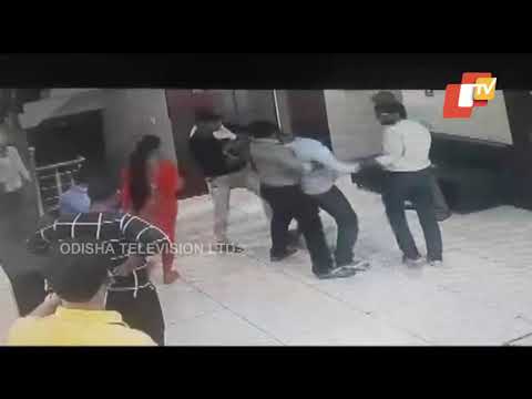 Caught On Camera - Women Employee Beaten Up By Doctor In Gwalior