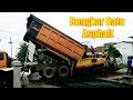 Dump Truk Fuso Bongkar Aspal Ke Niigata NF 220 Asphalt Finisher