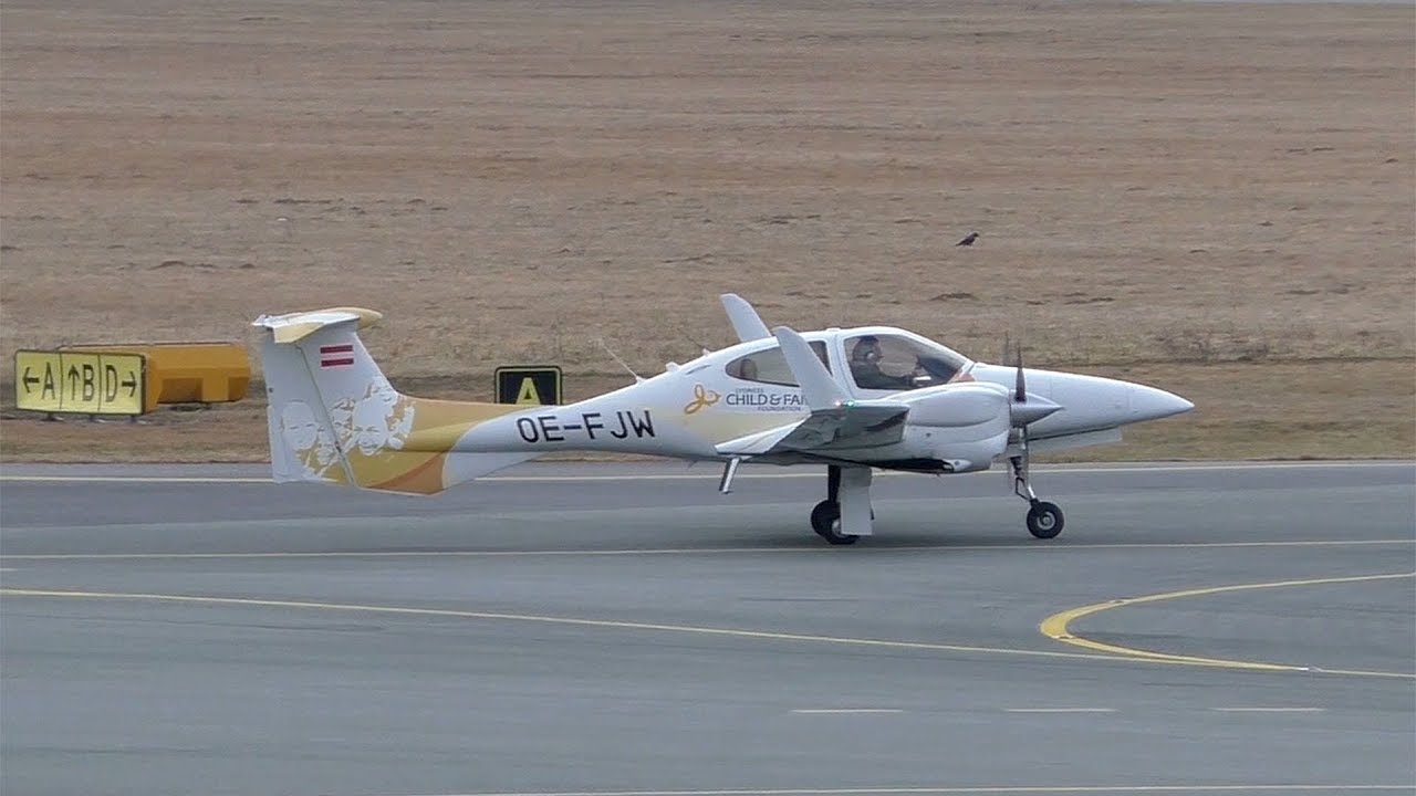 dieflugschule.at DA42NG Twin Star takeoff at Graz Airport | OE-FJW