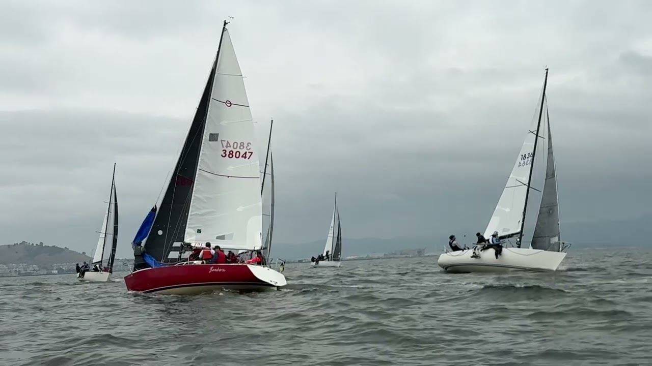 Good windward hoist, tack-set example