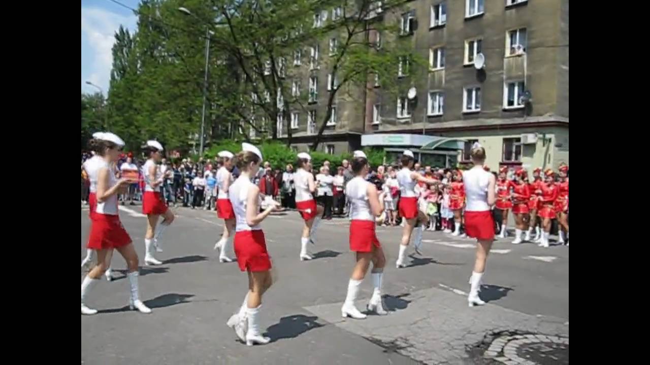 Parada -mażoretki i orkiestry.Święto Kwitnących Głogów 2010.