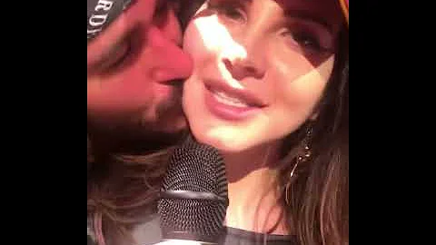 Lana del Rey kiss a fan live concert