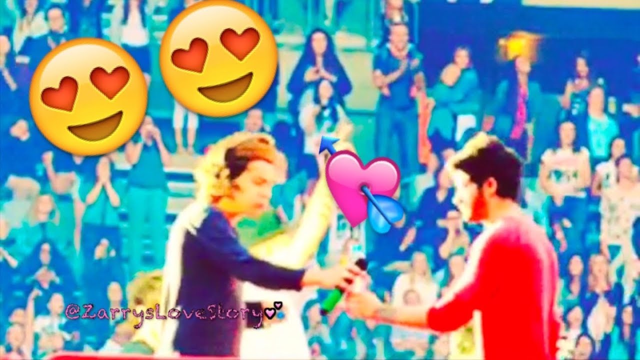 ZARRY Sharing A Water Bottle