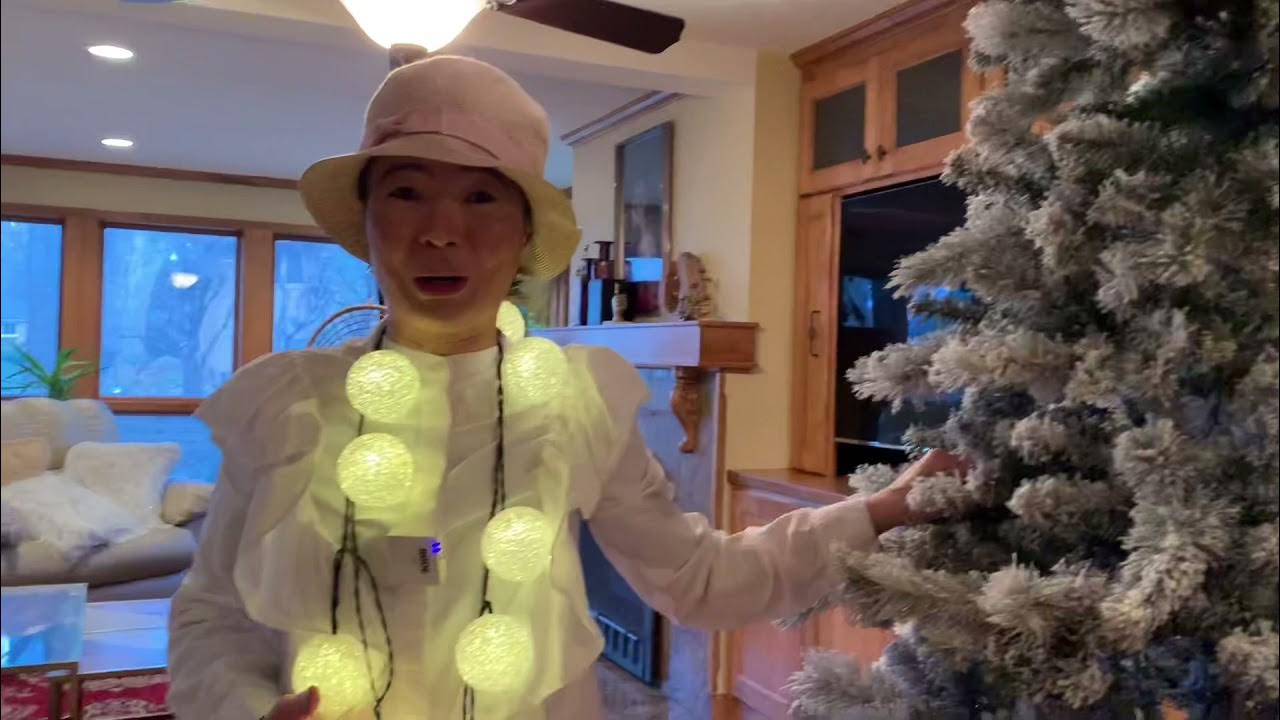 CHRISTMAS TREE DECORATING 2021 PART 1 HOW TO FLUFF A CHRISTMAS TREE