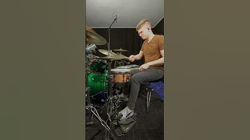 Practicing some sixteenth note displacement