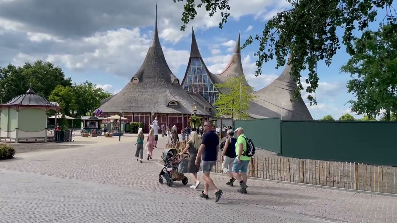 Update van het plein bij de ingang van de Efteling (zaterdag 6 augustus
