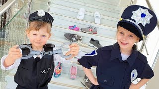 Дети Полицейские  Марго и Настя в поисках обуви!