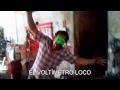Electro Man muestra sus poderes