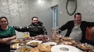 Cine a venit la cuscra musafiri