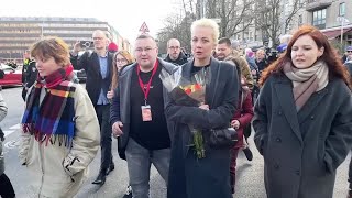 Russia : Navalny's widow takes part in 'Noon against Putin' protest in Berlin | News9