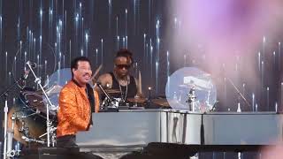 Lionel Richie Easy April 29 2022 New Orleans Jazz Fest nunupics